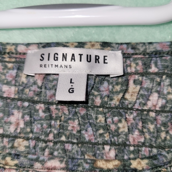 NWOT Signature Reitmans Floral Top - Picture 7 of 8